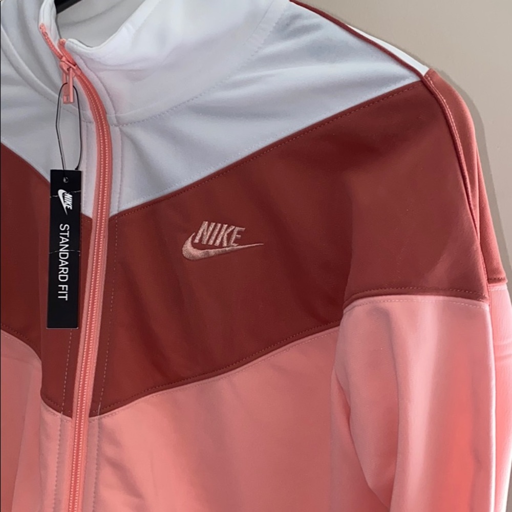 Nike Cropped Colorblocked Jacket